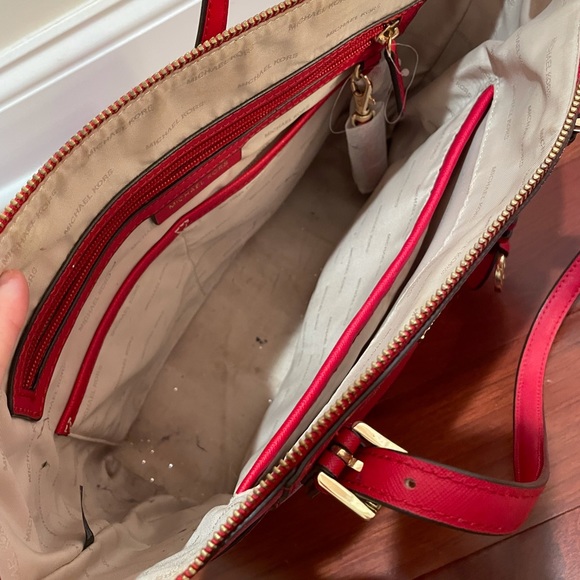 Michael Khors Purse - Picture 4 of 4